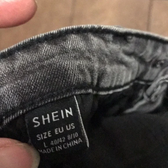 Junior’s Shein Distressed Jeans - Picture 6 of 6